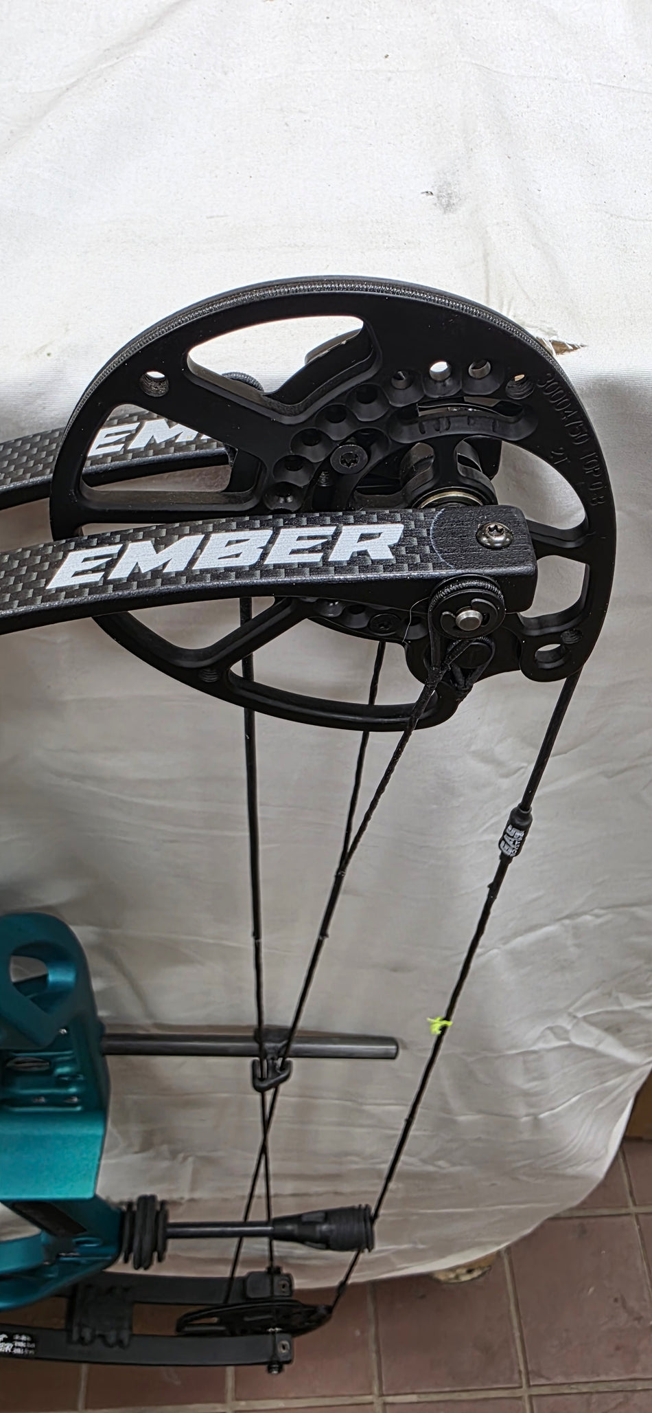 ELITE EMBER - RH/Turquoise/60 - EERHT60 - 3 - USED BOW!!!!
