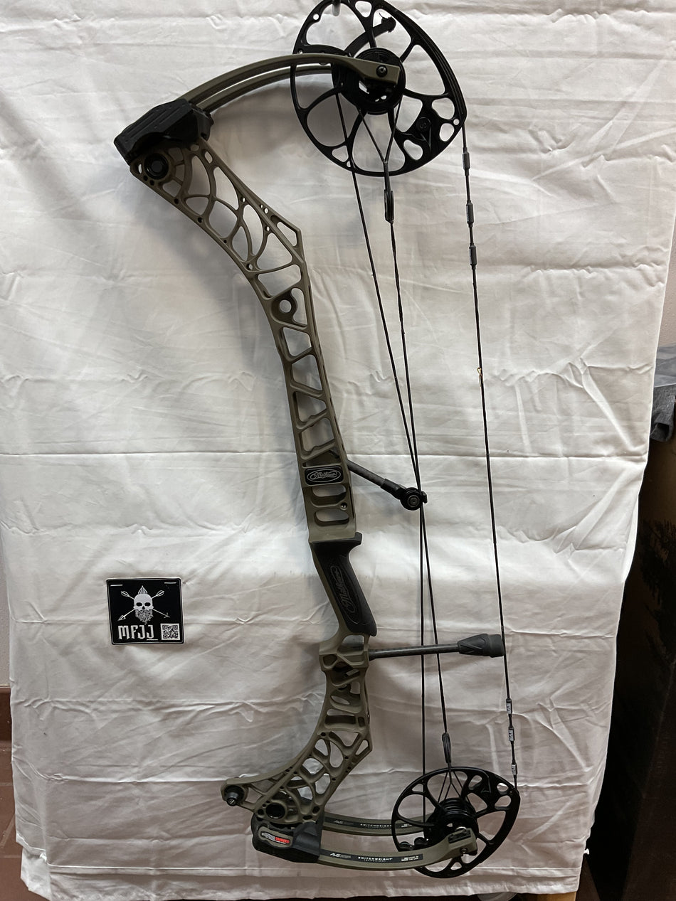 MATHEWS V3 31 - RH/GREEN AMBUSH/60-75# - #MV331RHGA6075-4 - USED BOW!!!