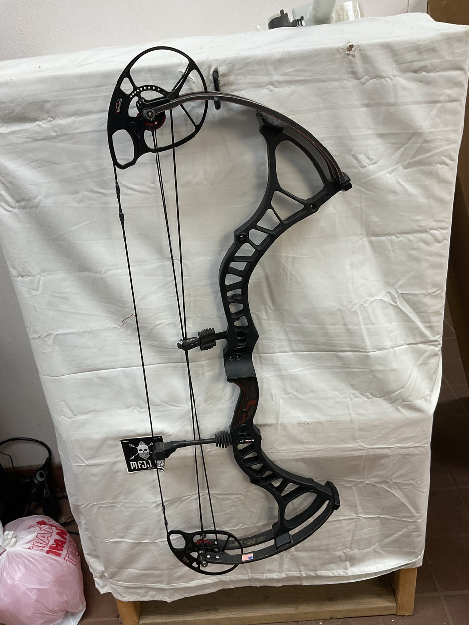 BOWTECH INSANITY CPX - LH/BLACK/70 - BTICPXLHB70 - 3 - USED BOW!!!