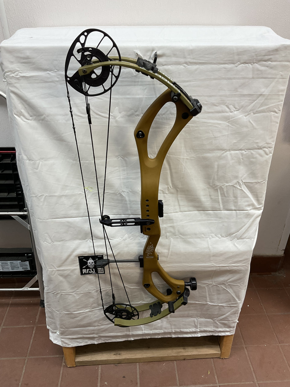 PSE MACH 33 DS - RH/CLAY BROWN/70 - #PM33CB70 - 2 - USED BOW!!!