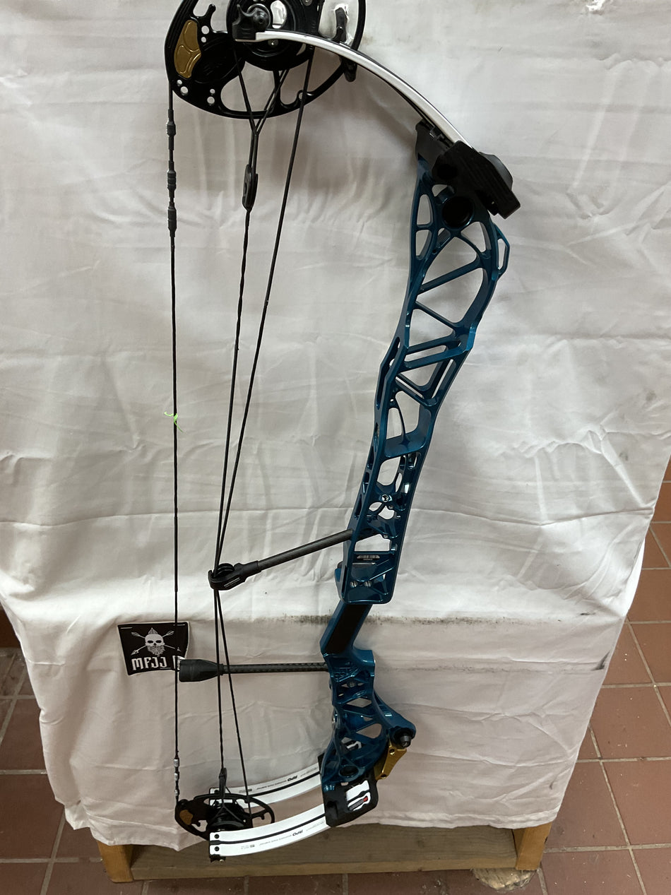 MATHEWS TITLE 36 Gen 1 - RH/Deep Teal/50-70# - #MT36RHDT70 - 7 - USED BOW!!!