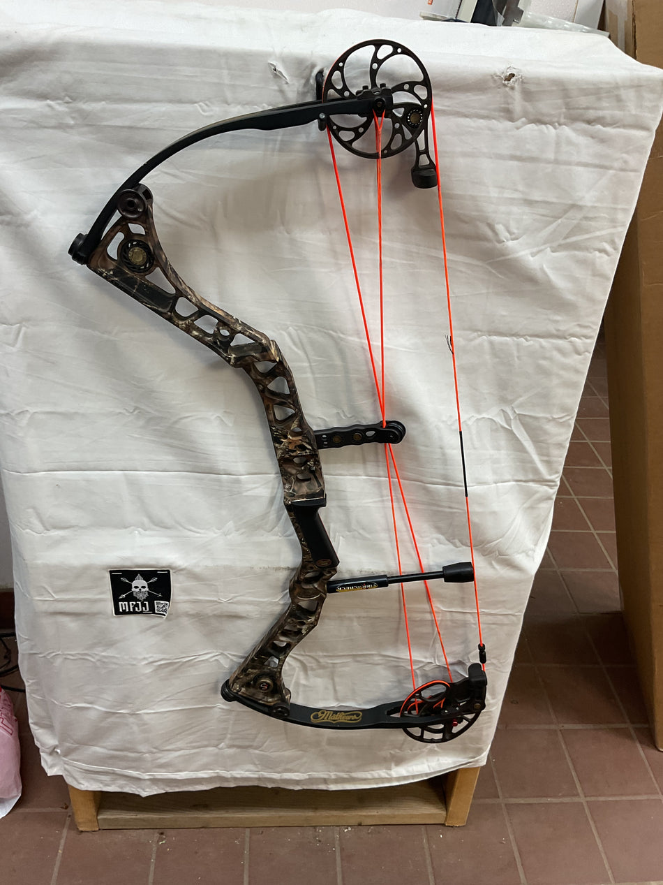 MATHEWS REEZEN 7.0 - RH/LOST CAMO/60# - #MR7.0RHLC28.560 - 2- USED BOW!!!!