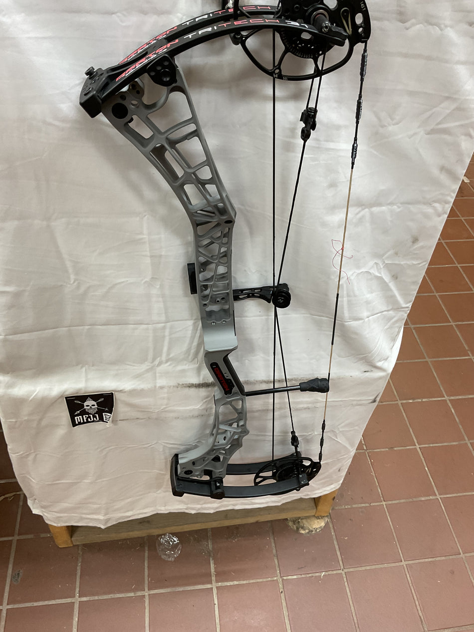 DARTON Tri-Tech 31 - RH/Stone Gray/70 - #DTT33RHSG70 - 2 -USED BOW!!!
