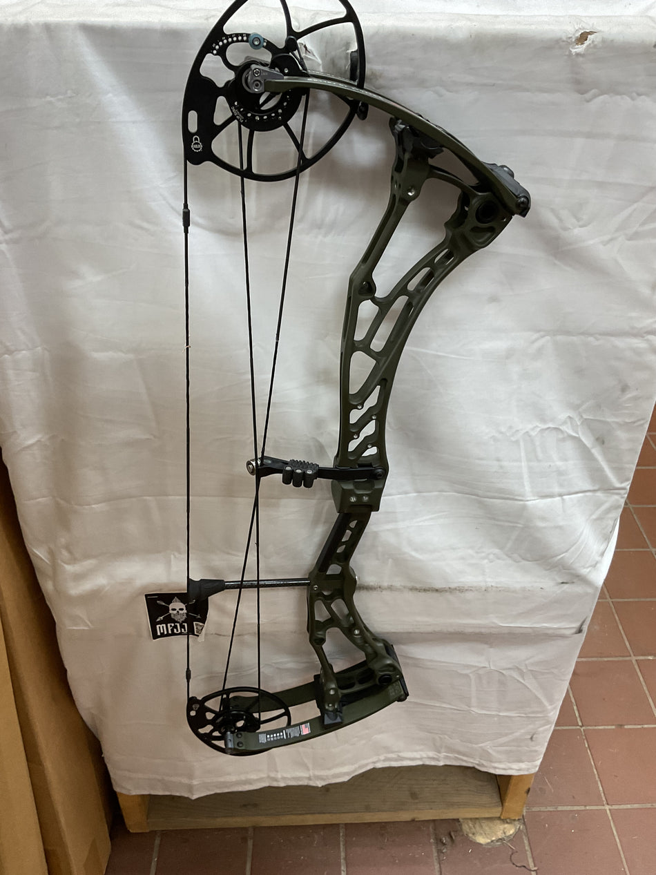 BOWTECH Solution LS - RH/OD Green/70 - #BSLSRHOG70- 1 - USED BOW!!!