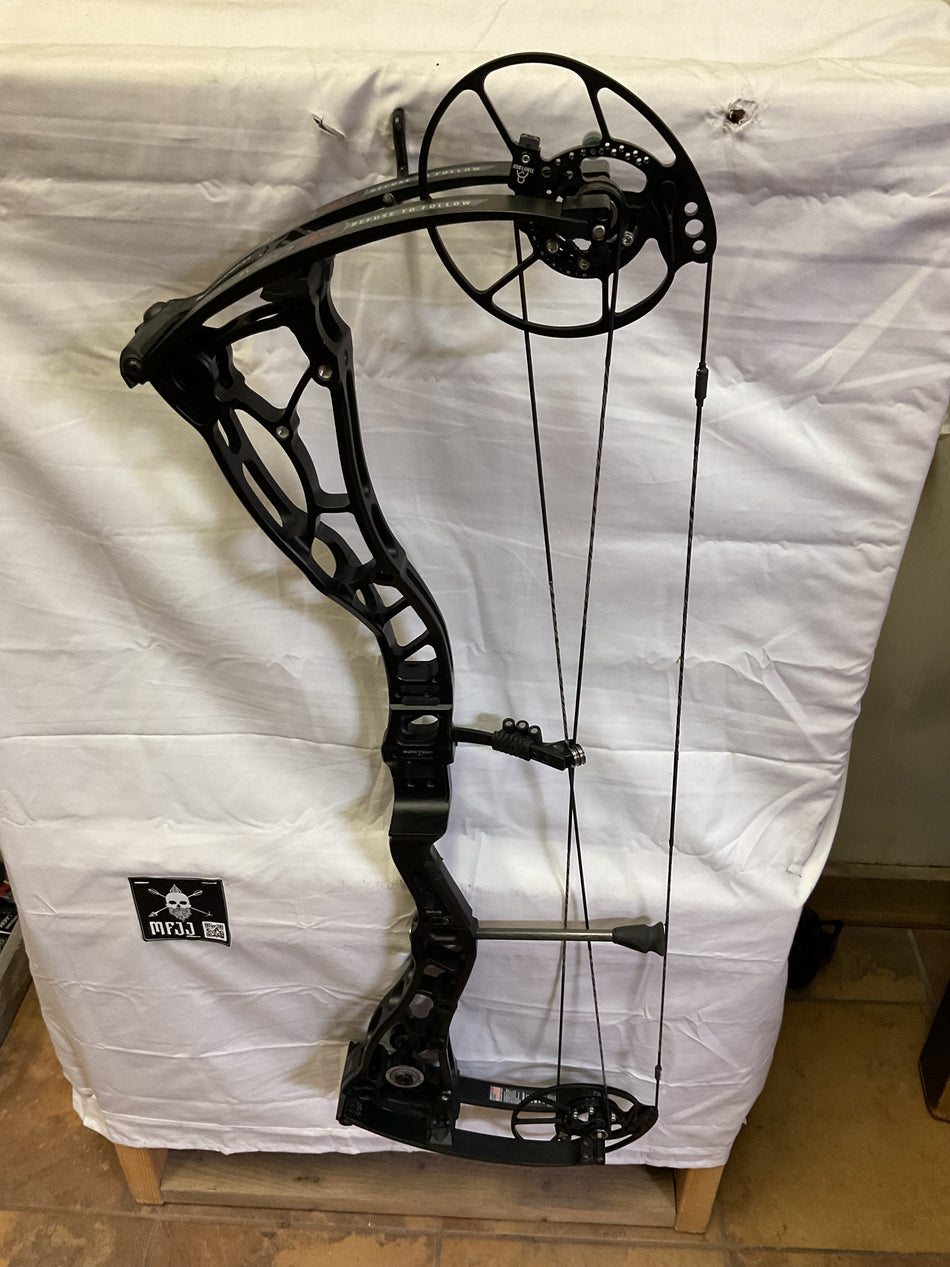 BOWTECH PROVEN 34 LD - RH/BLACK/70 - #BP34LDB70-10 - USED BOW!!!