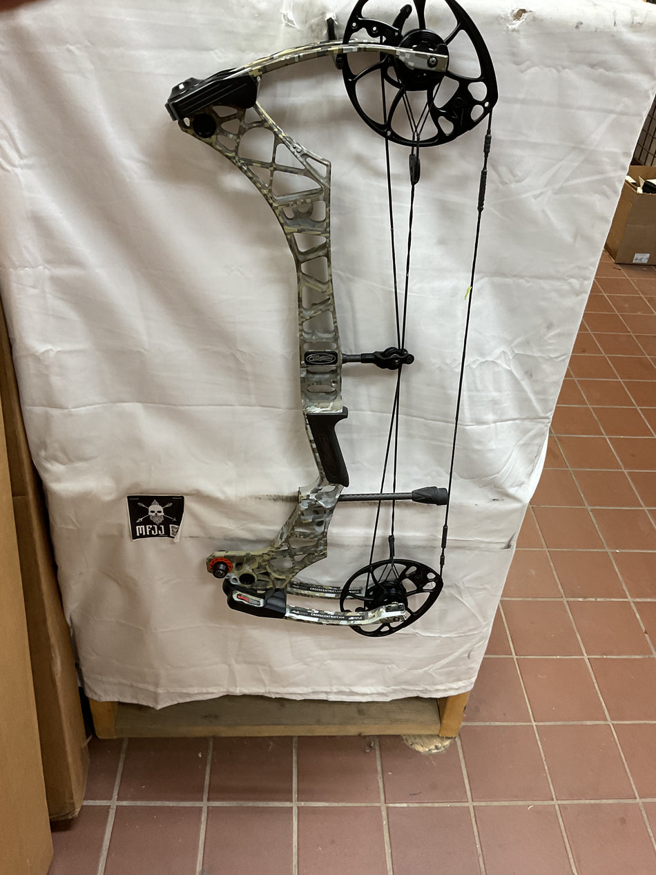 MATHEWS VXR 28 - RH/Sitka Elevate II/75 - MVXR28RHSEII75 - 15 - USED BOW!!!