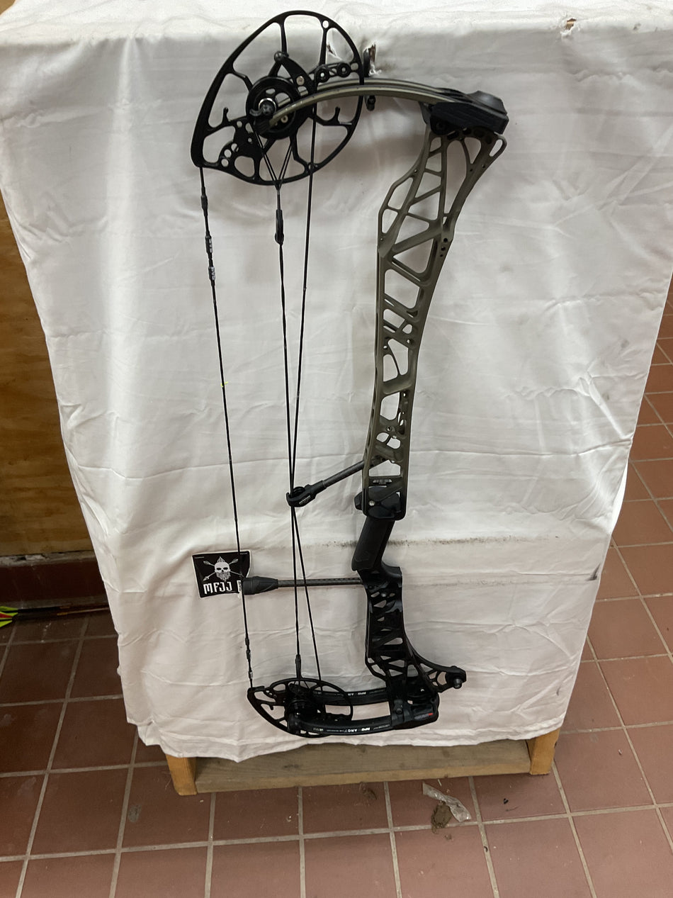 MATHEWS LIFT X 33  - RH/Ambush Fade to Black/55-80# - #ML3X3RHAFDB5580 - 61 - USED BOW!!!