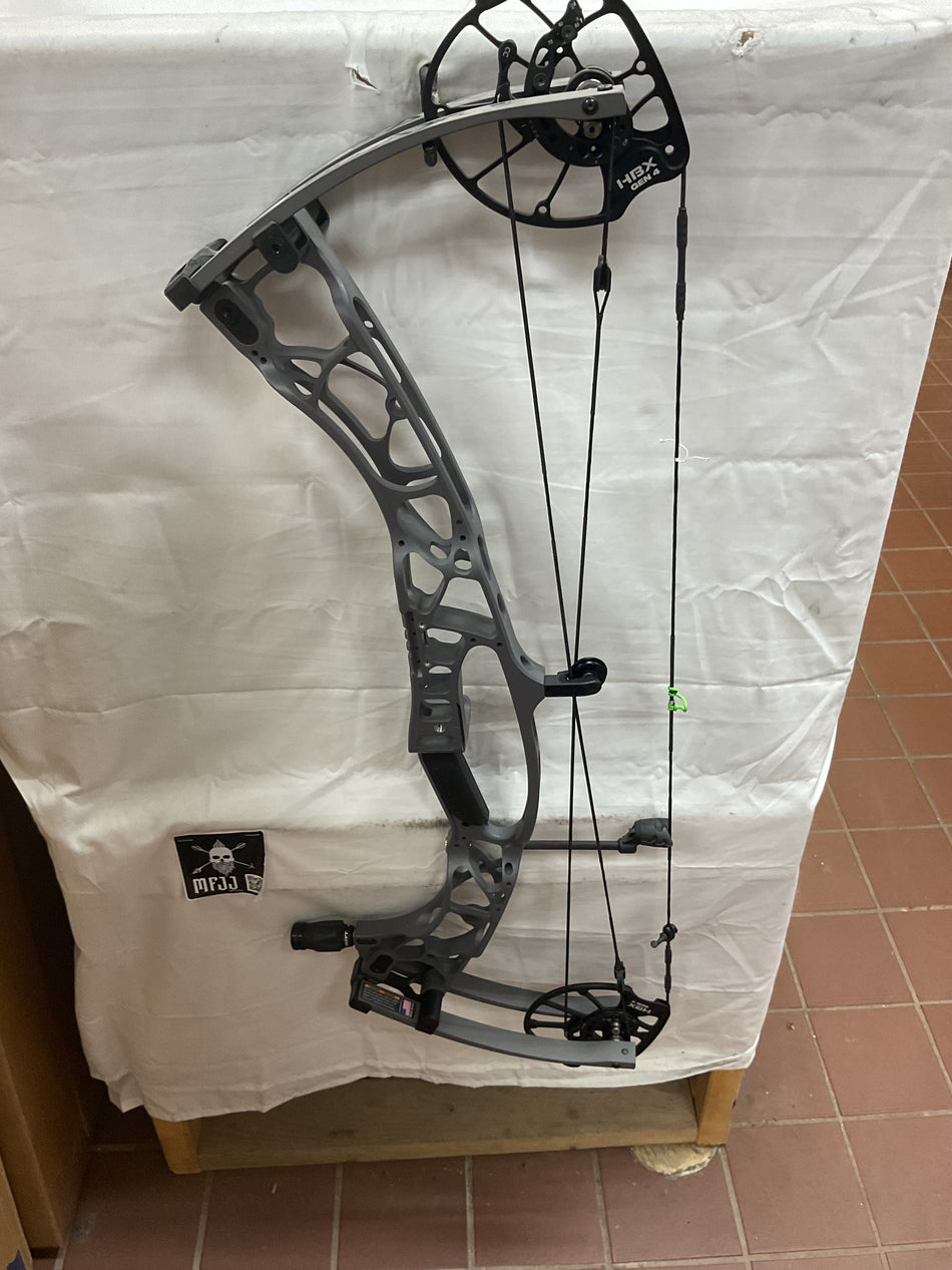 HOYT AX-2 32 - LH/Thombstone/70# - HAX232LHTS70 - 13 - USED BOW!!!