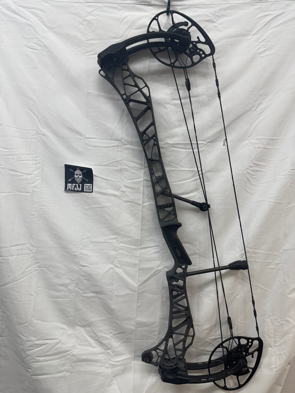 MATHEWS LIFT X 33 - RH/AMBUSH,FADE/55-80# - MLX33RHAFTB5580-1 - USED BOW