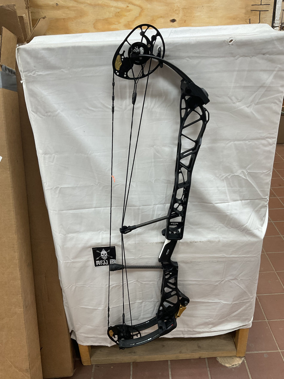 MATHEWS TITLE 38 GEN 2 - RH/BLACK/70 - 6 - USED BOW!!!