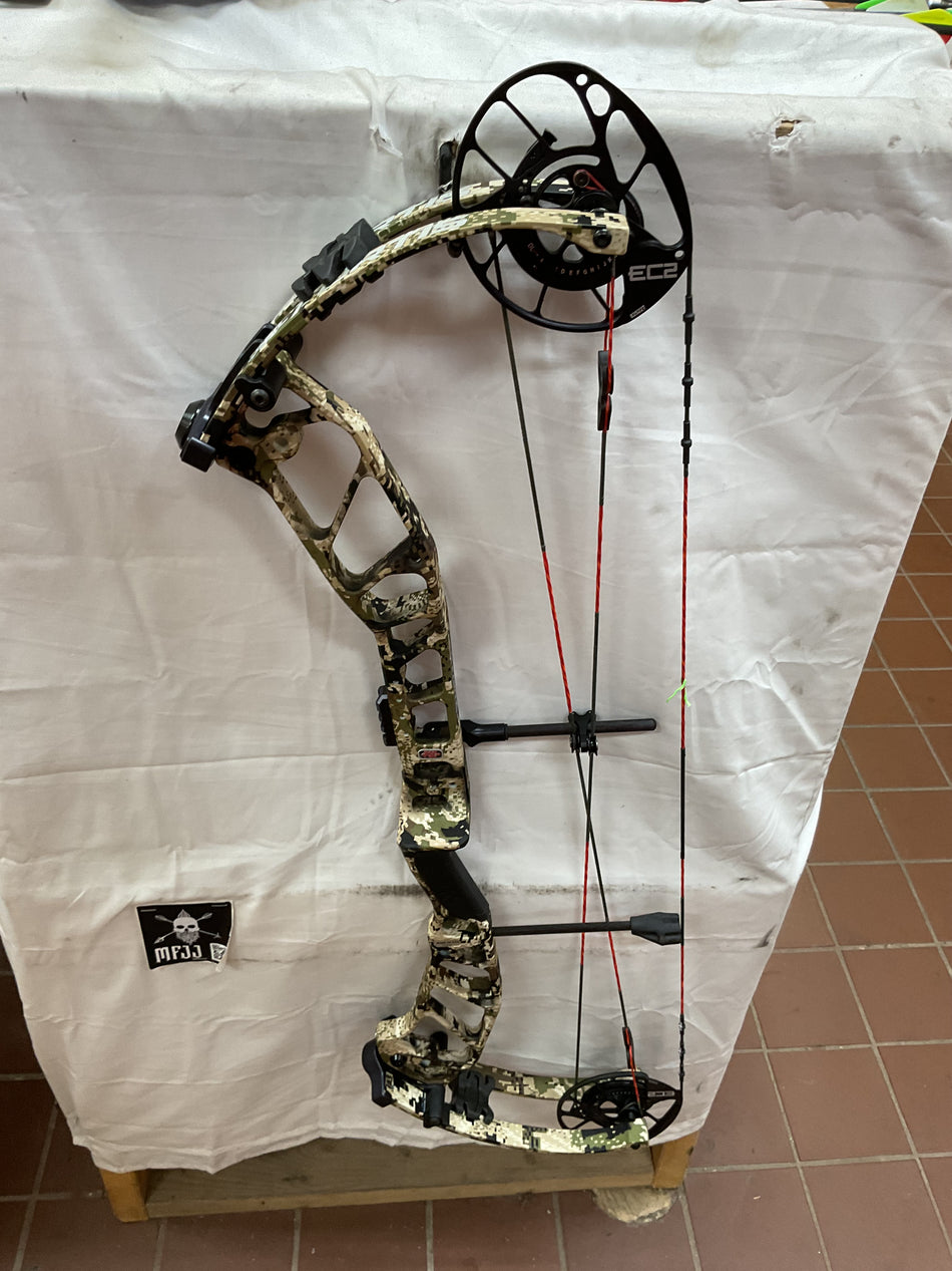 PSE Fortis 33 - RH/Sitka Subalpine/70 - #PSEFEC2RHSSA70 - 2 - USED BOW!!!