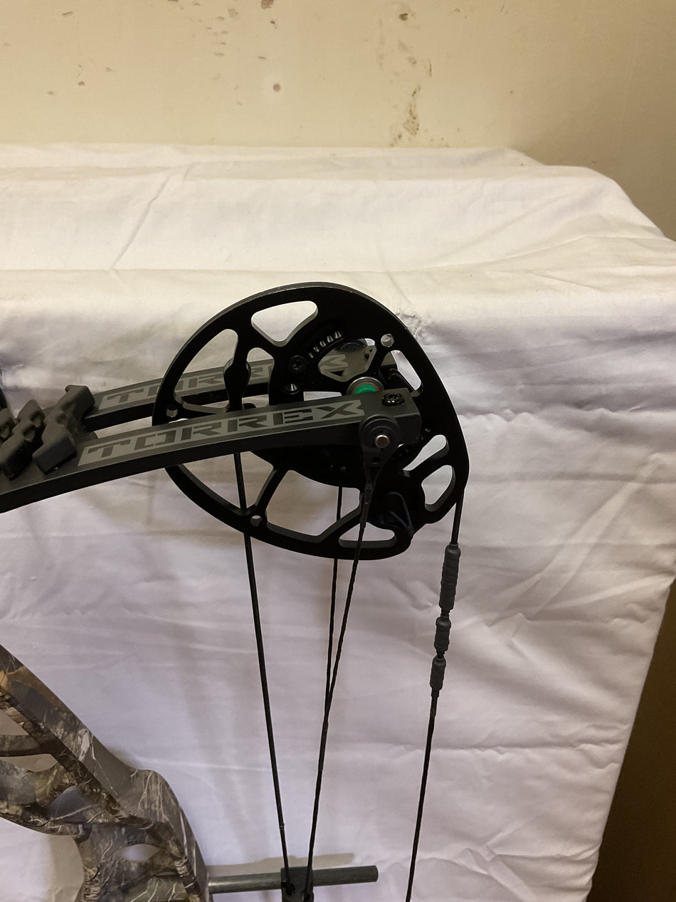 HOYT TORREX - RH/REALTREE EDGE - BLACK/70 - #HTRHRTE70 - 6 - USED BOW!!!