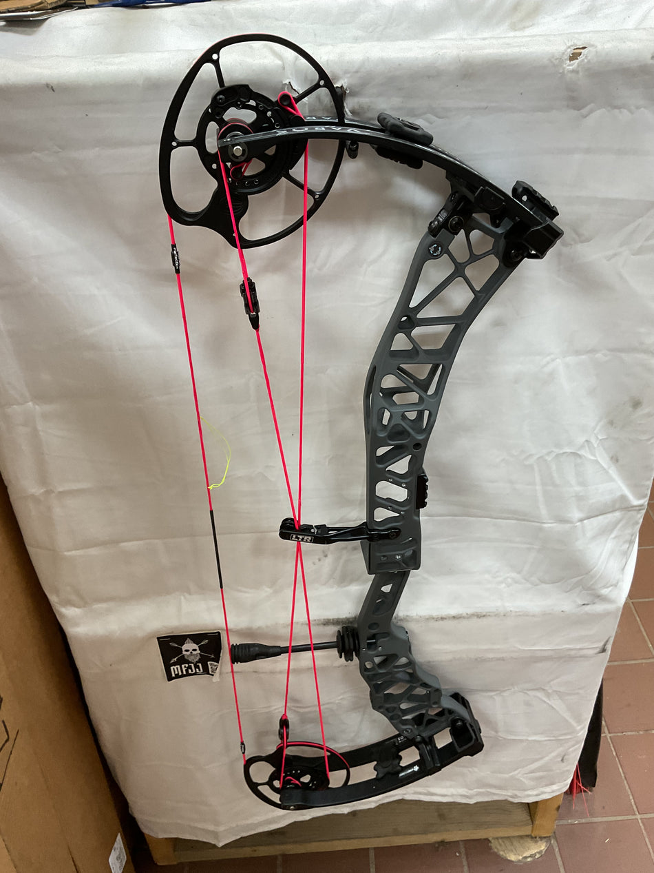 ELITE VAROS - RH/Slate Gray/70# - EVRHSG70 - 3 - USED BOW!!!!!