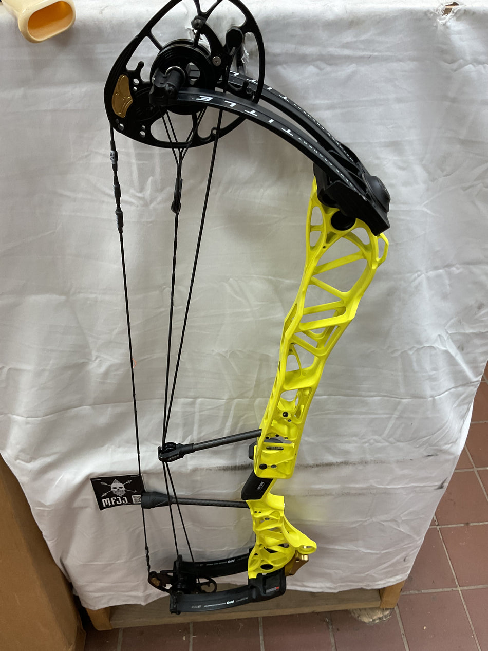 MATHEWS TITLE 36 Gen 1 - RH/Yellow/50-70# - #MT36RHY70 - 6 - USED BOW!!!