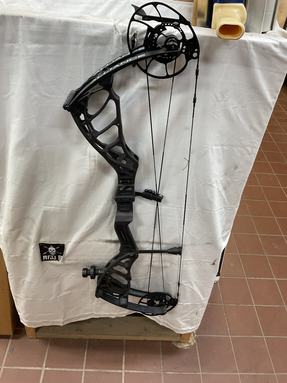 BOWTECH ALLIANCE 33- RH/Tac Gray/70 - #BSLSRHTG70- 6 - USED BOW ...