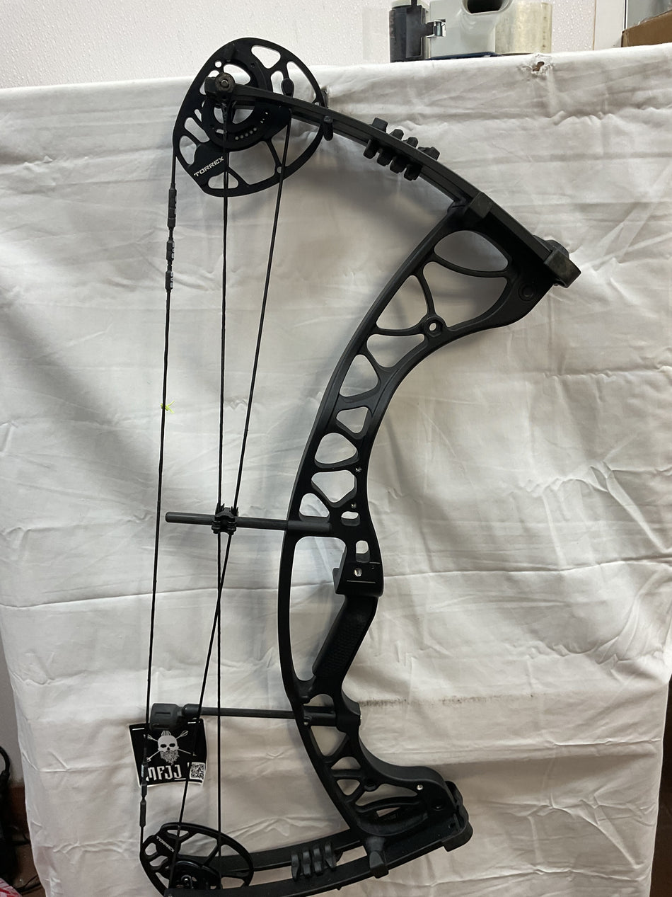 HOYT TORREX - RH/BLACK/65 - #HTRHB65 - 12 - USED BOW!!!