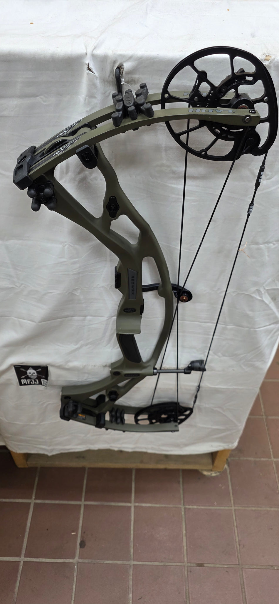 HOYT RX7 - RH/WILDERNESS/70 - HRX7RHW70 - 14 - USED BOW!!!!!