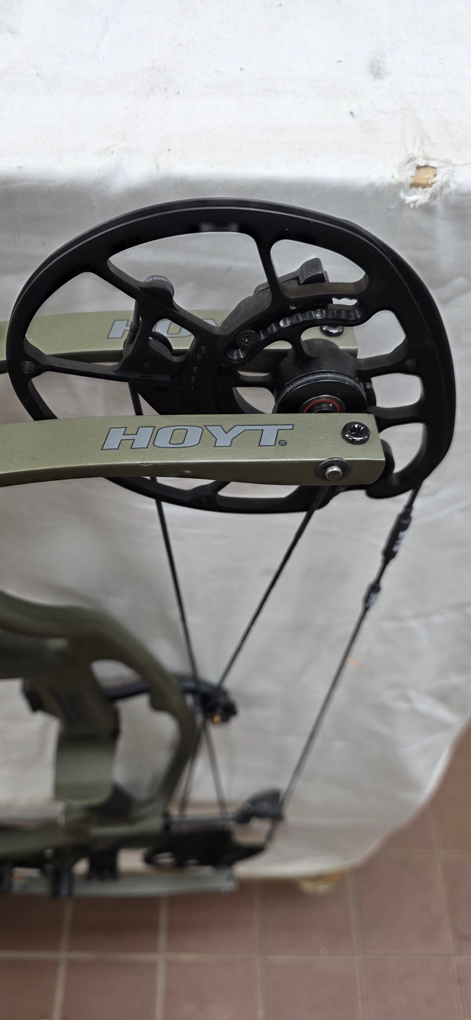 HOYT RX7 - RH/WILDERNESS/70 - HRX7RHW70 - 14 - USED BOW!!!!!