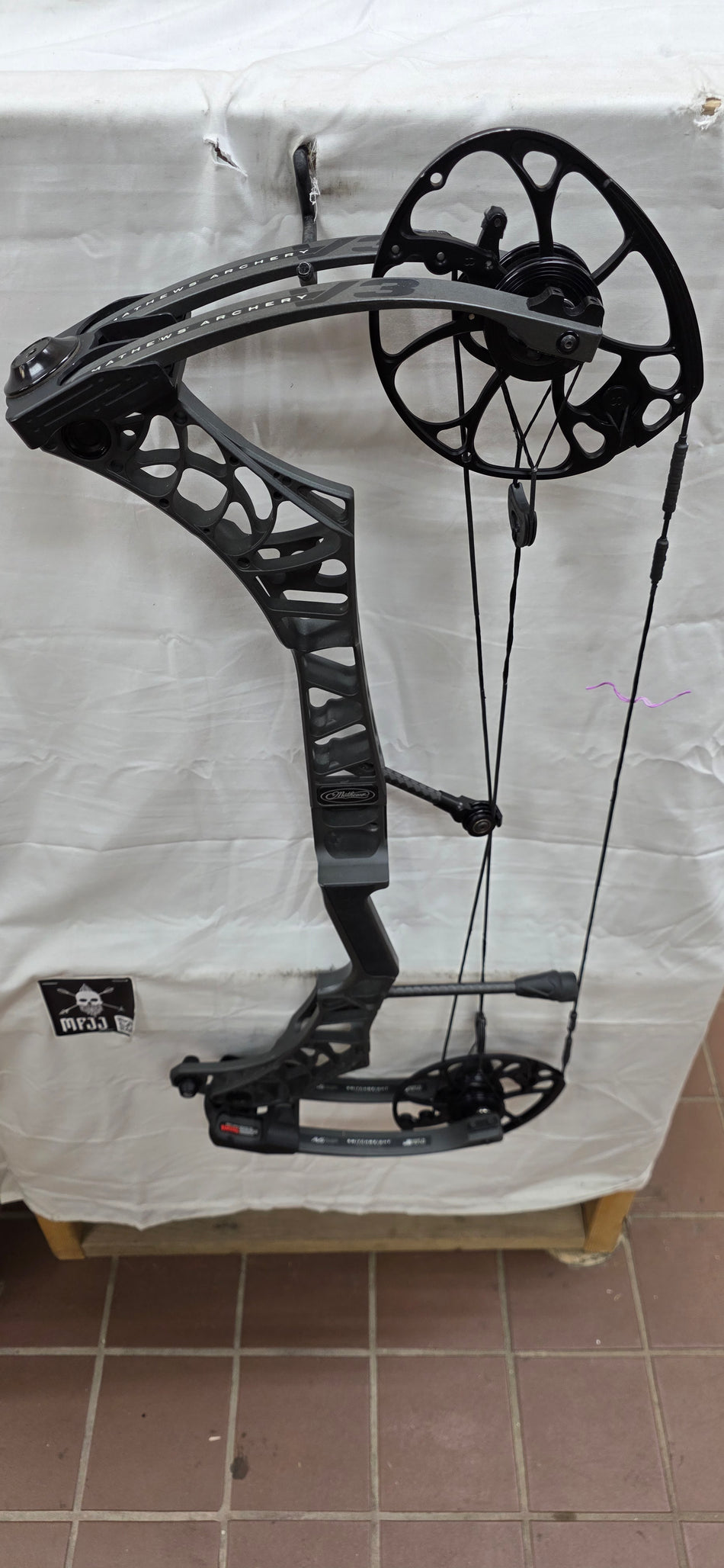 MATHEWS V3 27 - RH/STONE/75 - MV327RHS75 - 16 - USED BOW!!!!