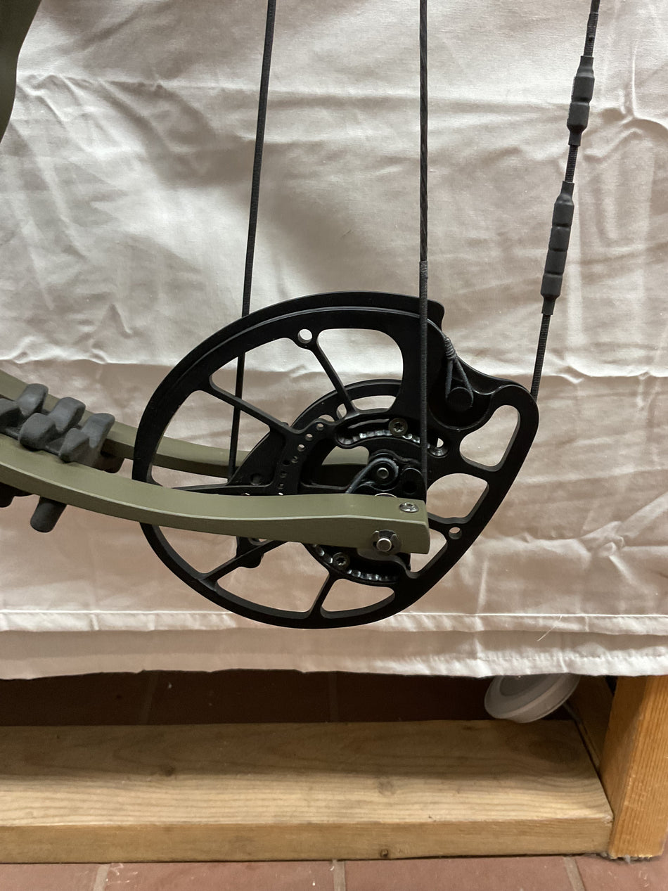 HOYT RX7 ULTRA - RH/WILDERNESS/70 - HRX7URHWIDNS70-4 - USED