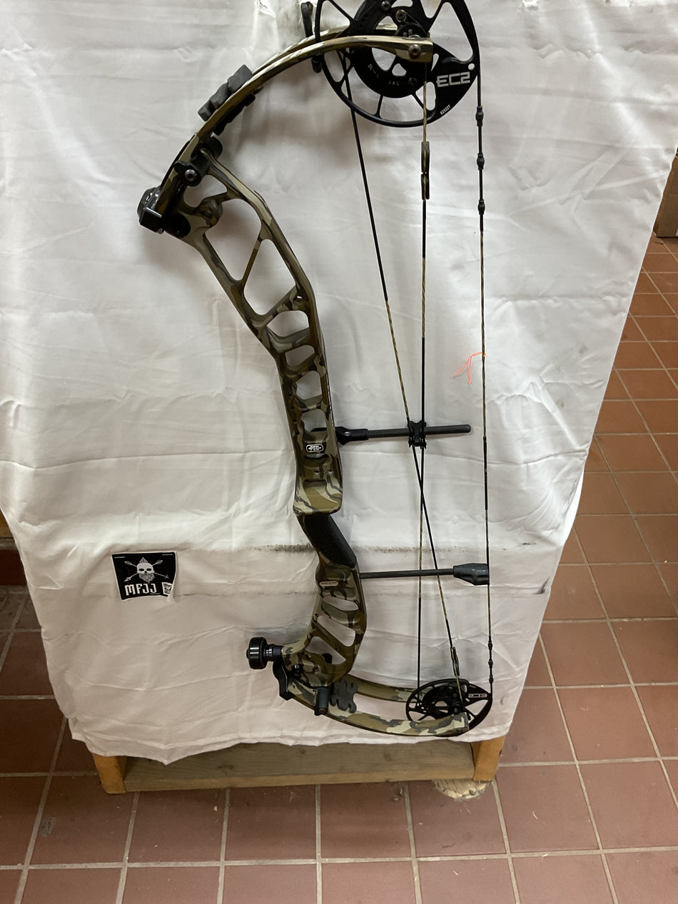 PSE Fortis 33 - RH/Bottomland/70 - #PSEFEC2RHBTM70 - 1 - USED BOW!!!