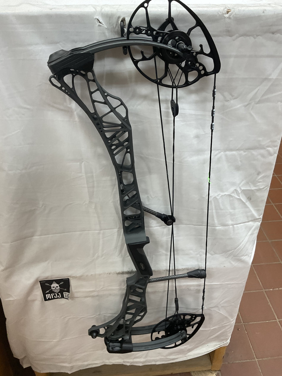 MATHEWS LIFT X 29.5 - RH/Shale/55-80# - #MLX29.5RHSK5580-41-USED BOW!!!