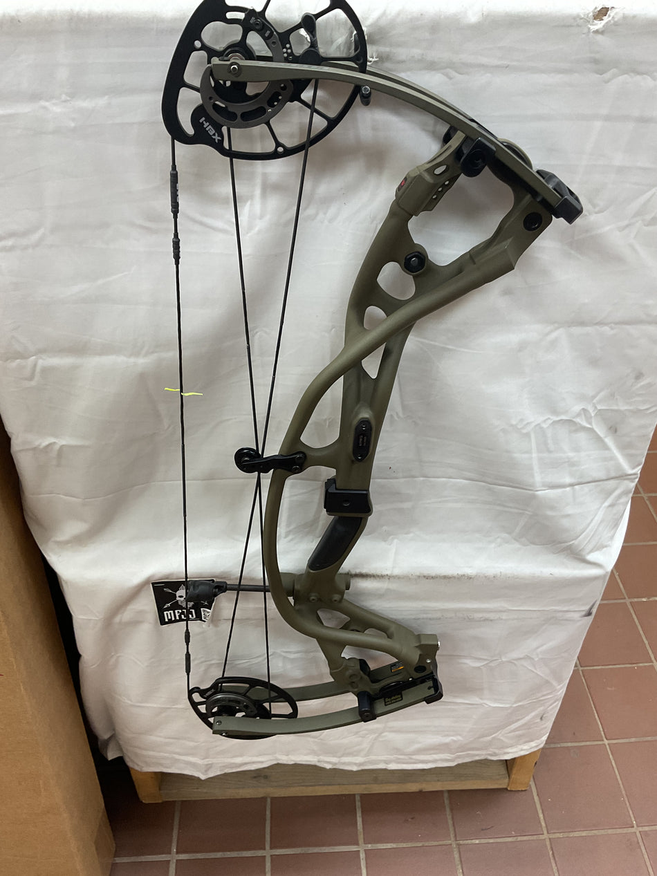 HOYT RX-5 - RH/Wilderness/70# - #HRX5RHW70-3-USED BOW!!!