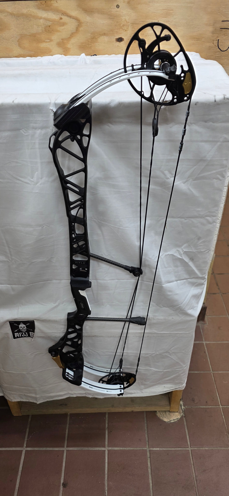 MATHEWS TITLE 38 GEN 1 - RH/Black/70# - MT38G1RHB70 - 5 - USED BOW!!!