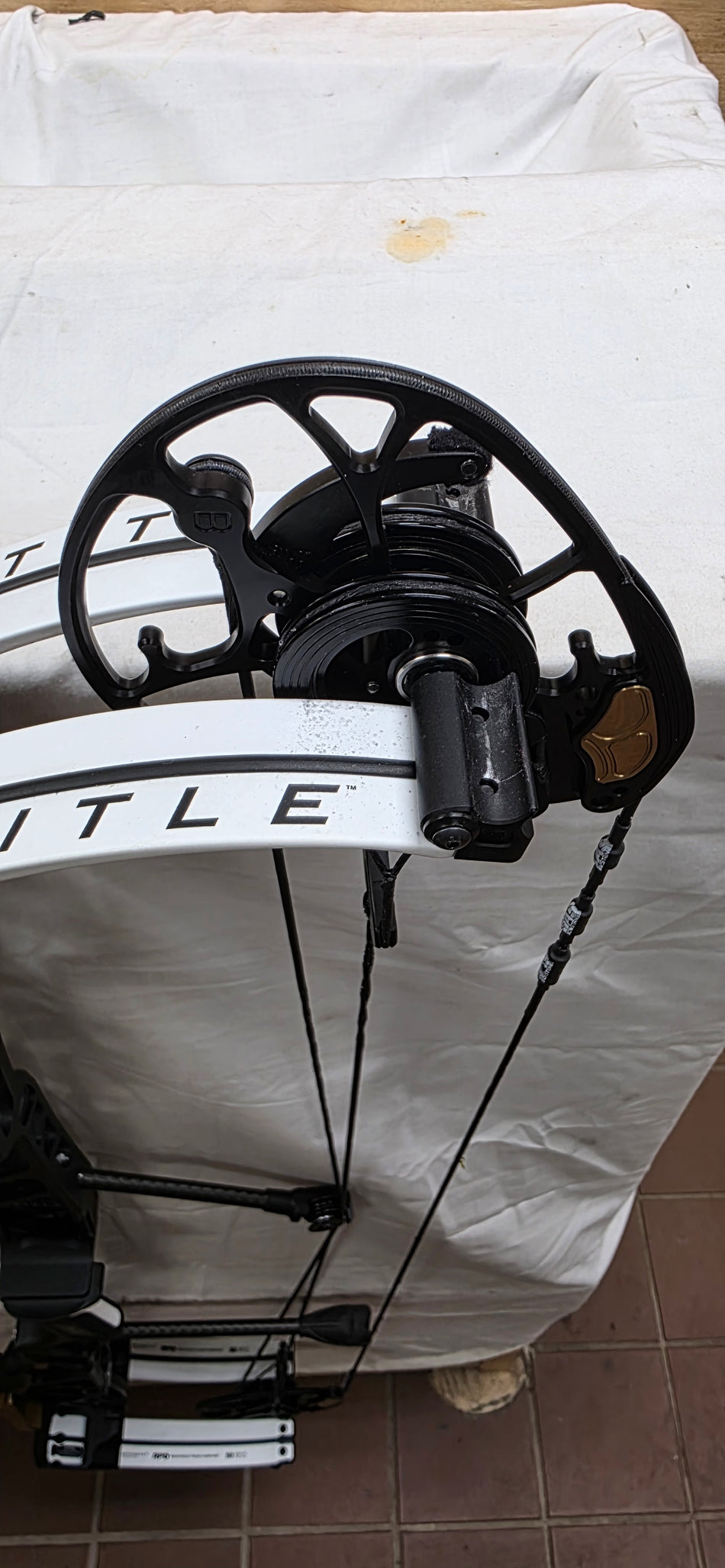 MATHEWS TITLE 38 GEN 1 - RH/Black/70# - MT38G1RHB70 - 5 - USED BOW!!!