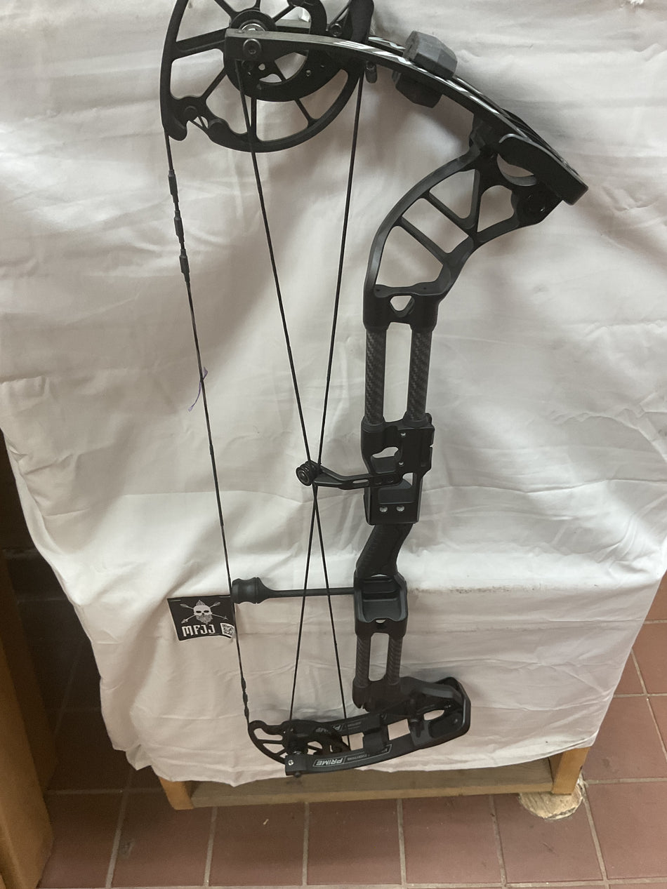 PRIME FORM 34 - RH/Black/65 - PRMFRM34B65- 14 - USED BOW!!!