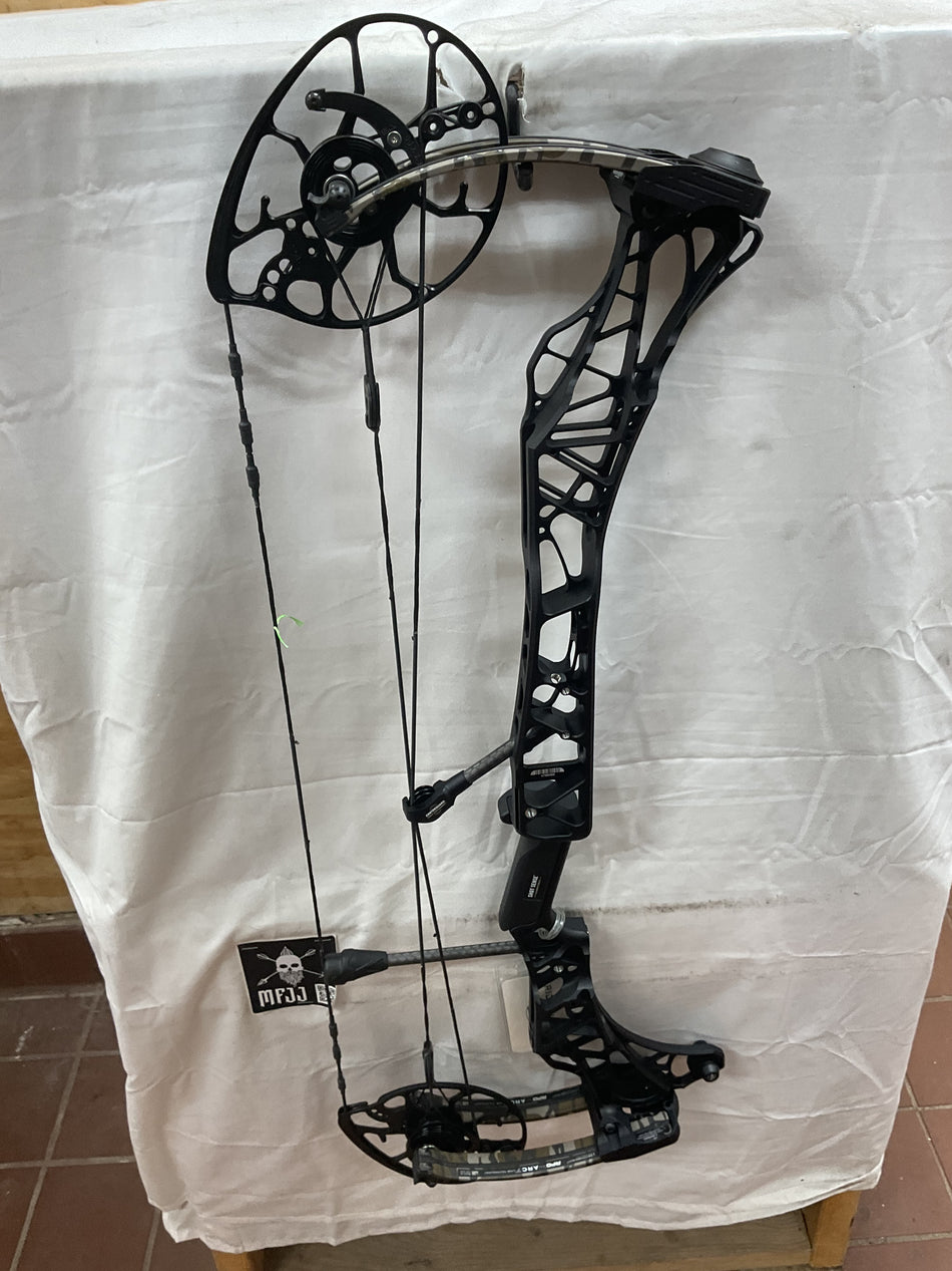 MATHEWS LIFT X 29.5 - RH/Black-Bottomland/55-80# - #MLX29.5RHBB5580-36-USED BOW!!!