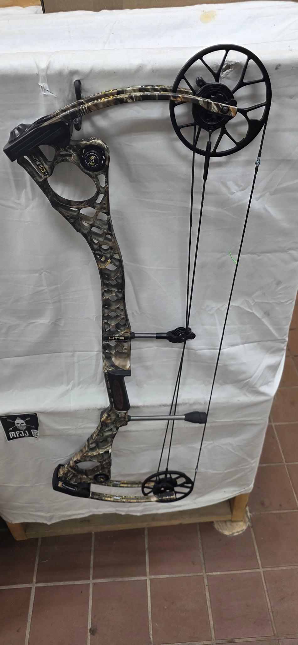 MATHEWS NO CAM HTR - RH/LOST/70# - #MNCLCRH70 - 17 - USED BOW!!!