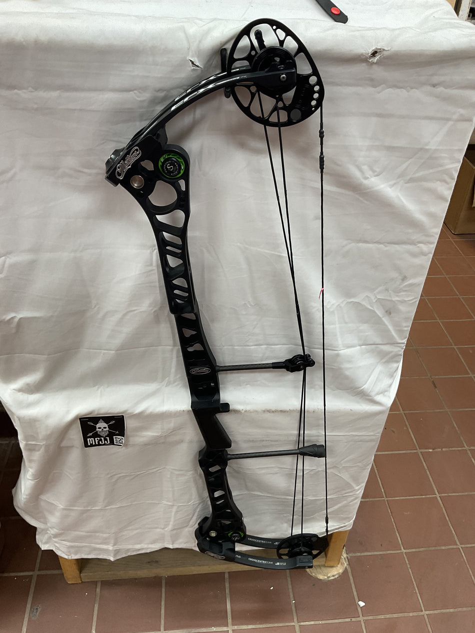 MATHEWS TRX 38 - RH/Black/60 - MTRX38RHB60 - 8 - USED BOW!!!!!