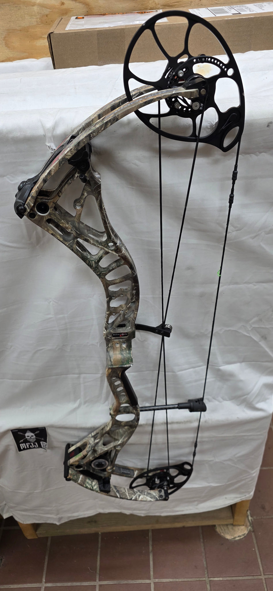 BOWTECH SR350 - RH/Realtree/70 - #BSR350RHRT70 - 3 - USED BOW!!!