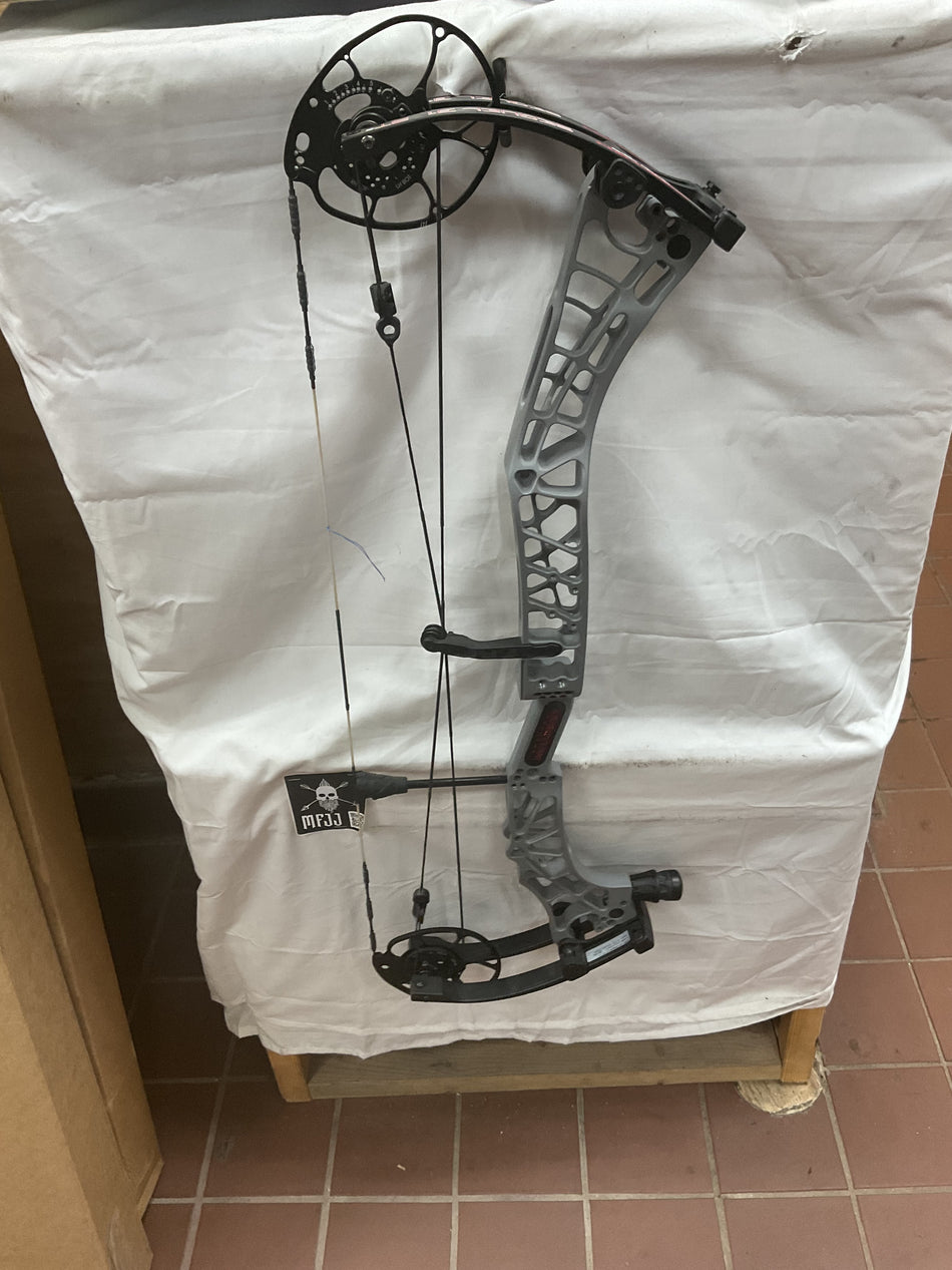 DARTON SEQUEL 31 ST2 - RH/GRAY/70 - DS31ST2RHG70-8- USED BOW!!!