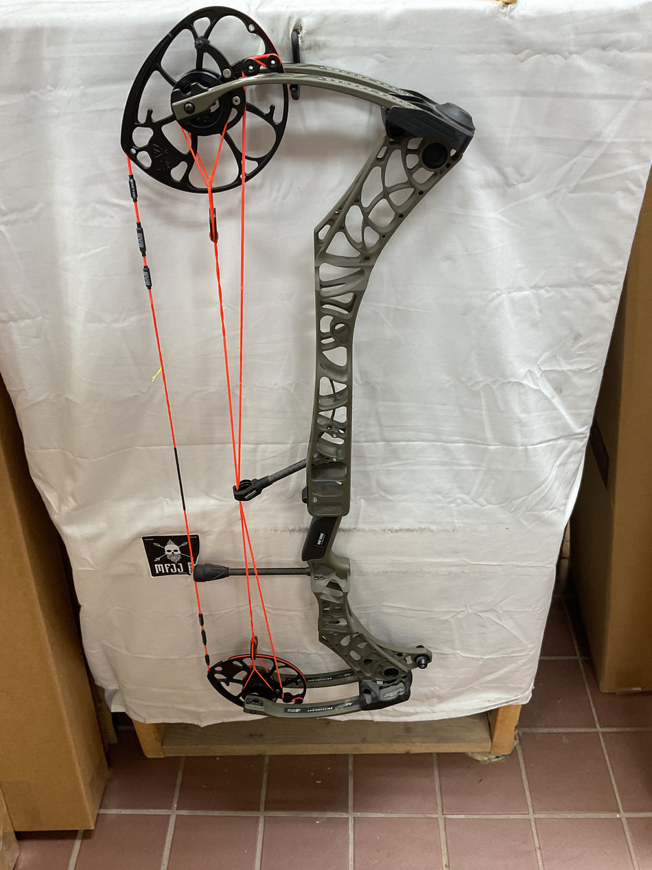 MATHEWS V3X 33 - RH/Ambush/60-75# - #MV3X33RHA75 - 10 - USED BOW!!!