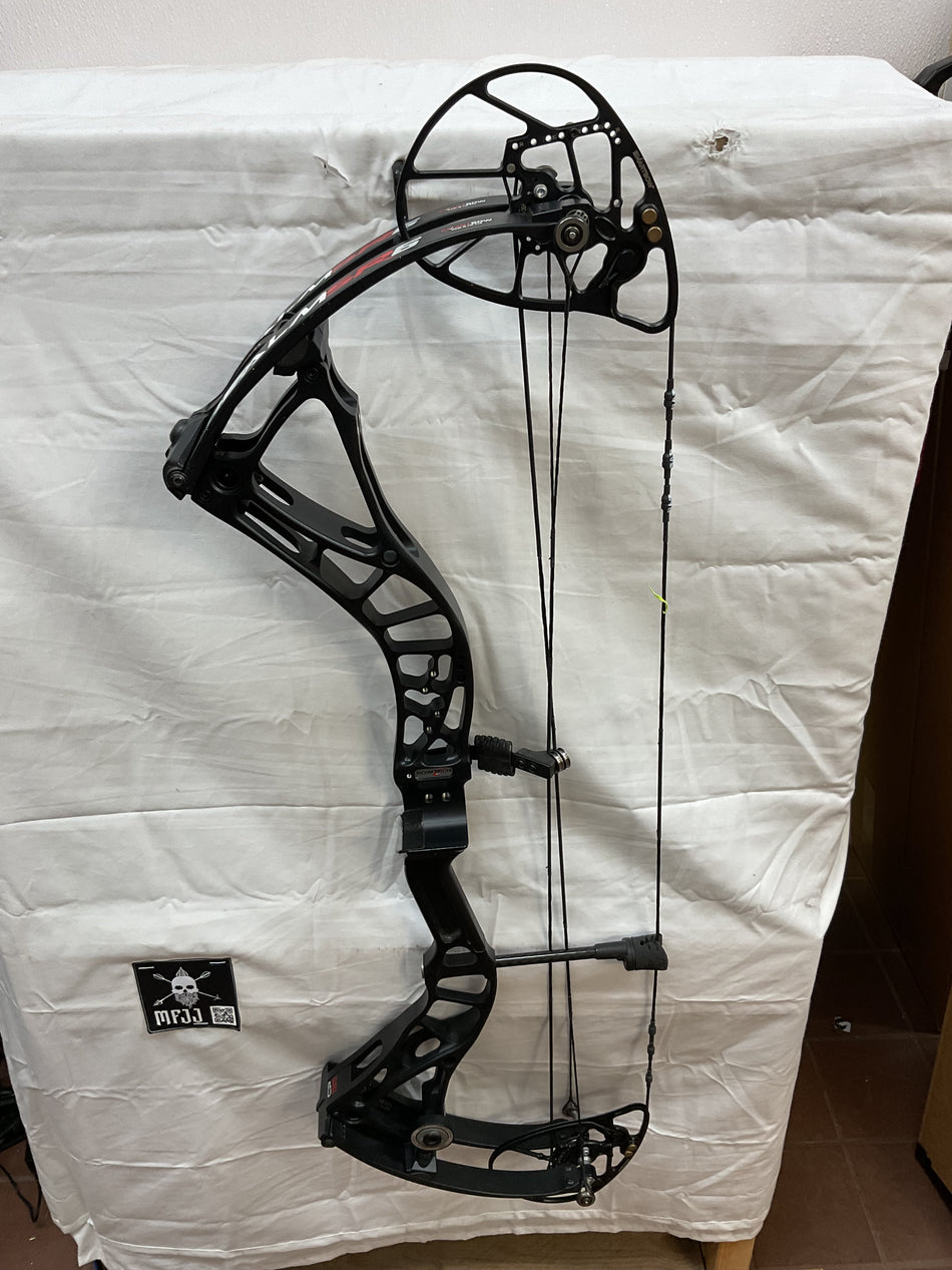 BOWTECH REALM SR6 - RH/BLACK/60 - BTRSR6RHBLK60- 3 - USED BOW!!!