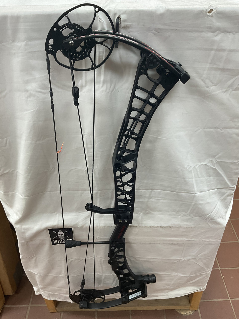 DARTON SEQUEL 35 ST2 - RH/BLACK/80 - DS35ST2B80 - 10 - Used Bow!!!