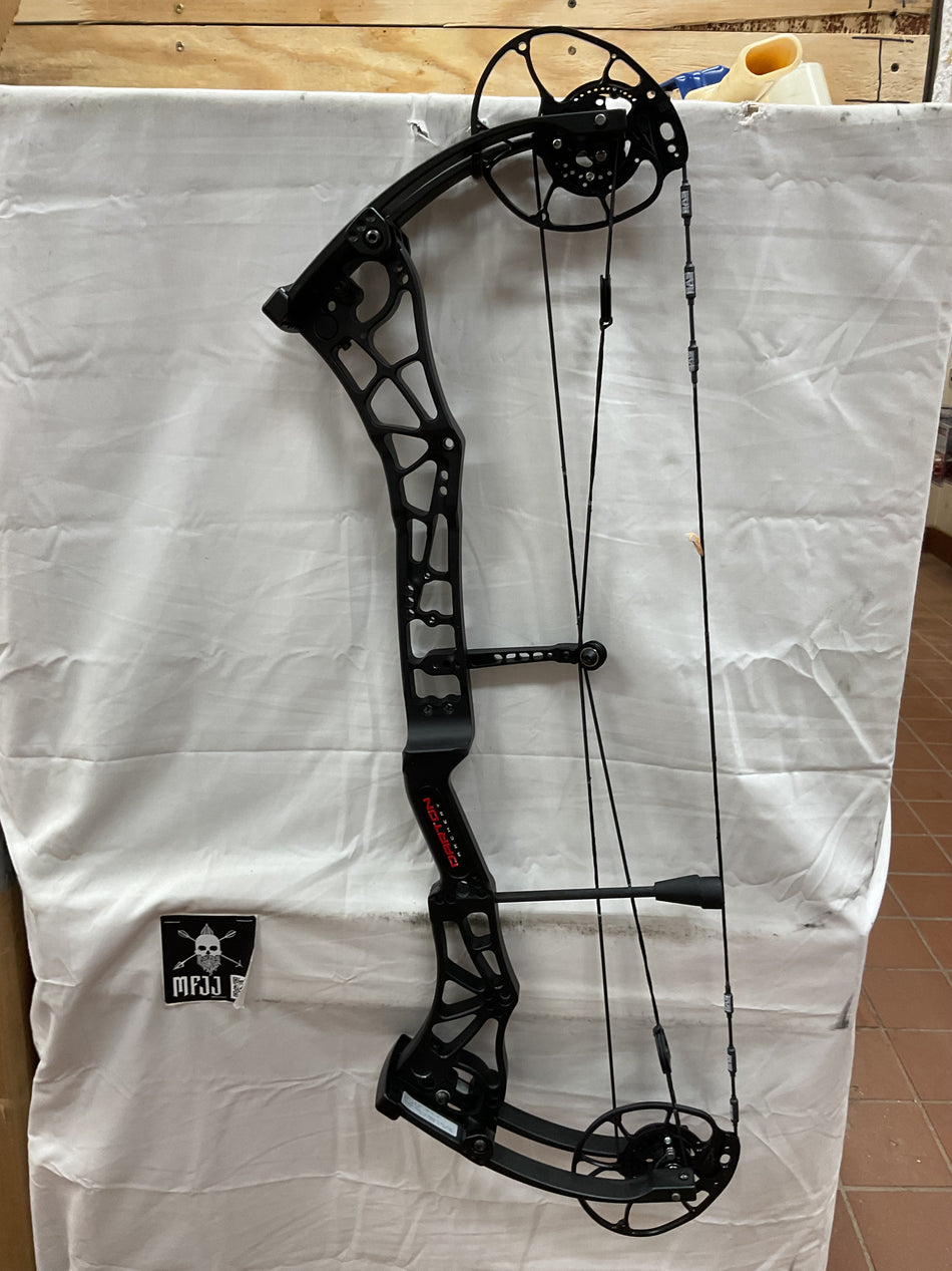 DARTON CONSEQUENCE - RH/BLACK/70 - DC2RHB70 - 8 - USED BOW!!!