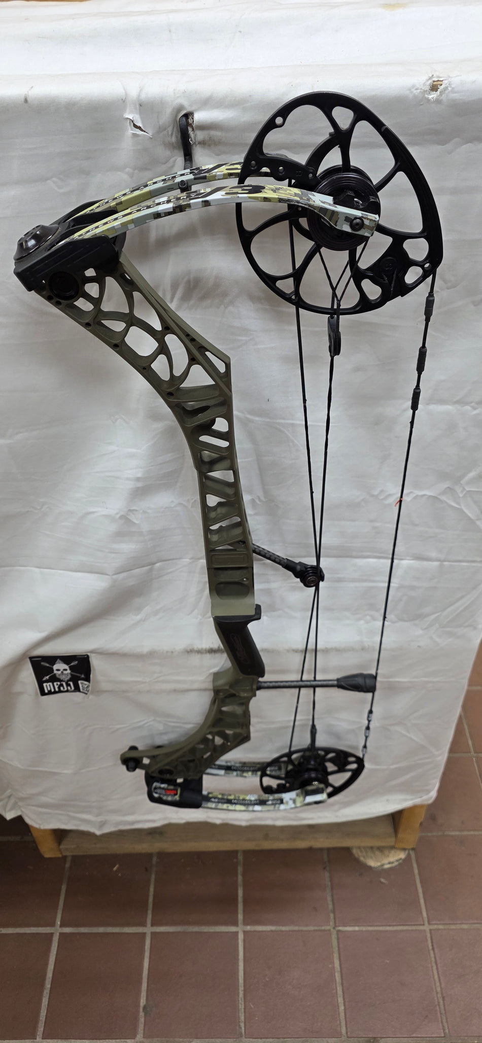 MATHEWS V3 31 - RH/AMBUSH-SUBALPINE/60-75# - #MV331RHAS75 - 16 - USED BOW!!!