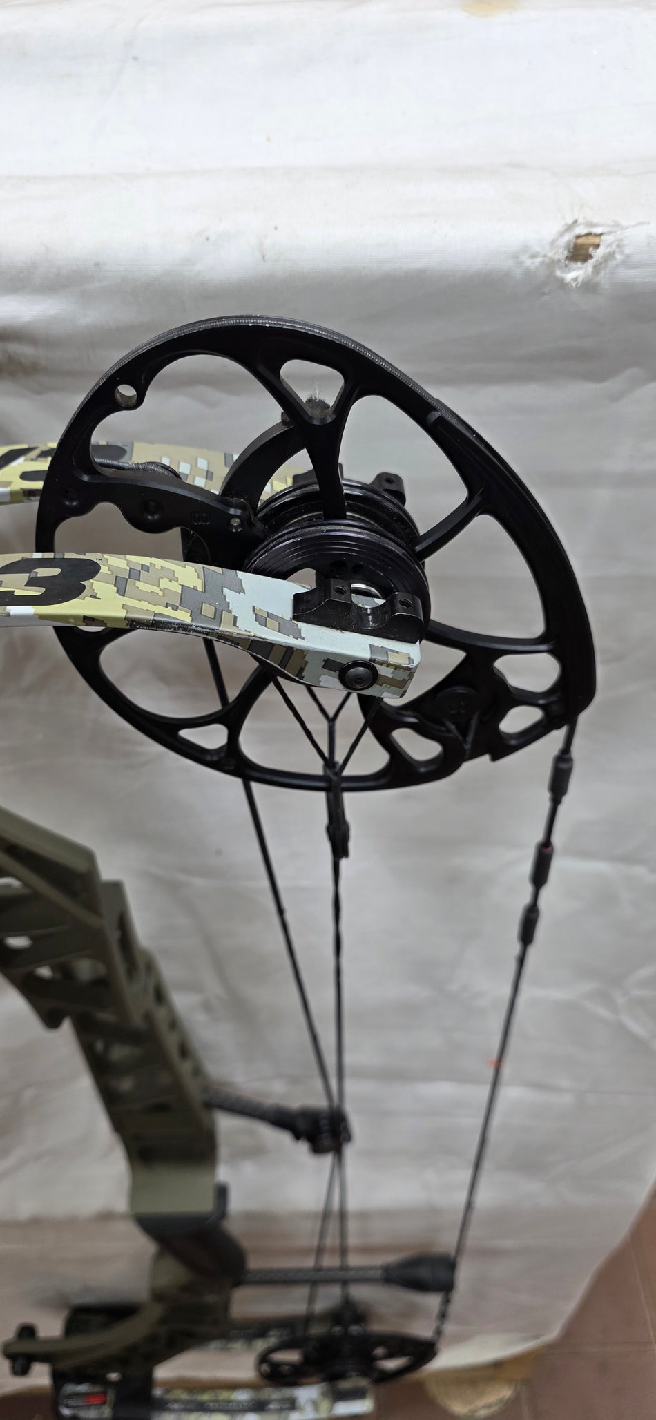 MATHEWS V3 31 - RH/AMBUSH-SUBALPINE/60-75# - #MV331RHAS75 - 16 - USED BOW!!!