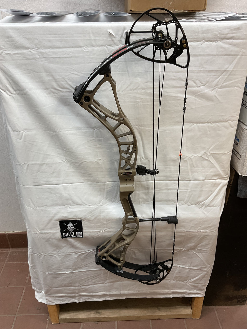 BOWTECH REALM SR6 - RH/FDE-BLACK/60 - BTRSR6FDEBLK60- 2 - USED BOW