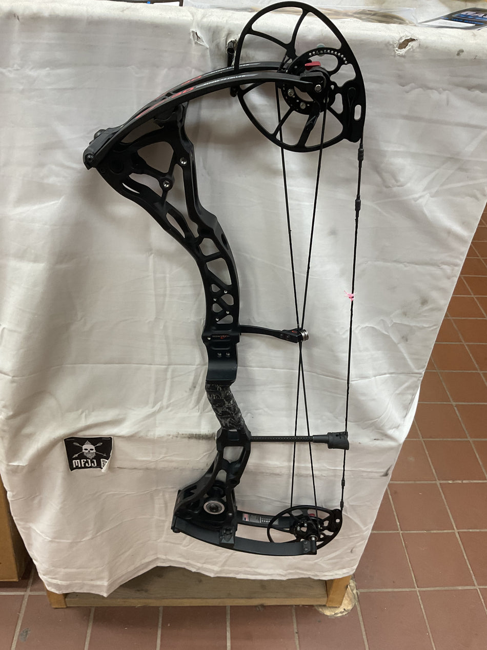BOWTECH CP30 - RH/Black/70 - BTCP30RHB70 - 1 - USED BOW!!!