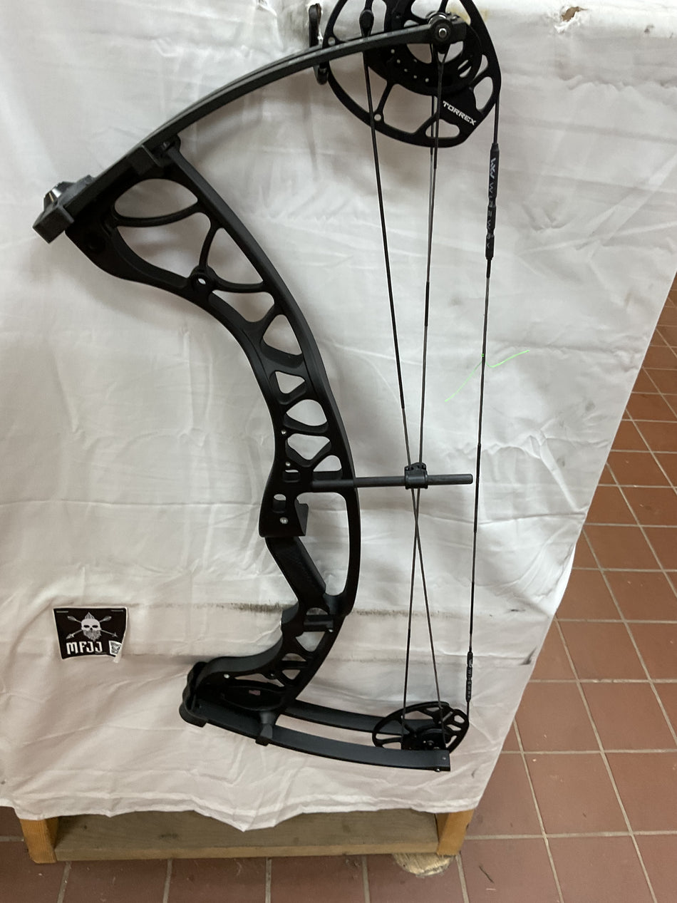 HOYT TORREX - LH/Black/60 - #HTLHB60 - 20 - USED BOW!!!
