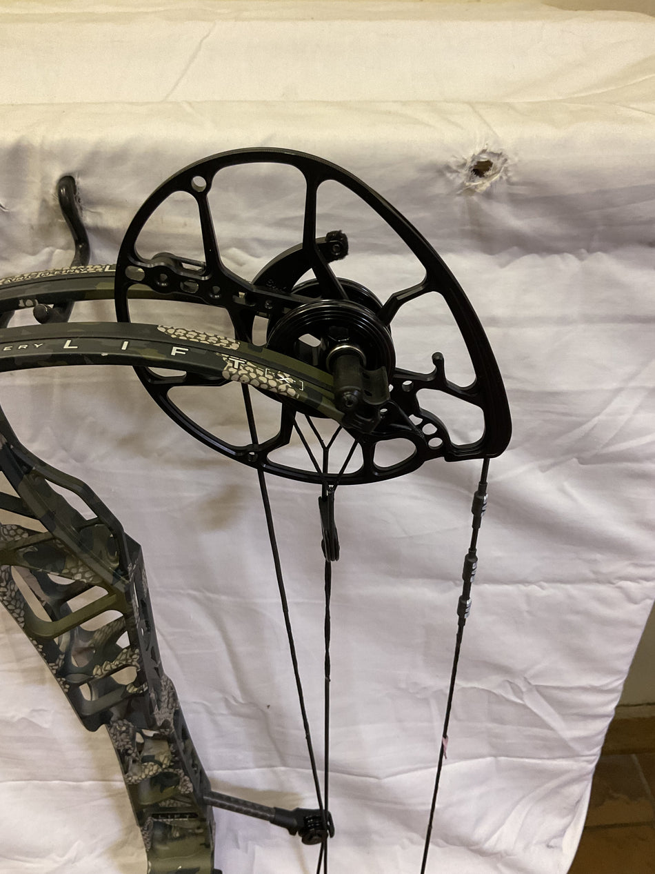 MATHEWS LIFT 33 X - RH/KUIU/55-80 - MLX33RHK5580-33 - USED BOW!!!!