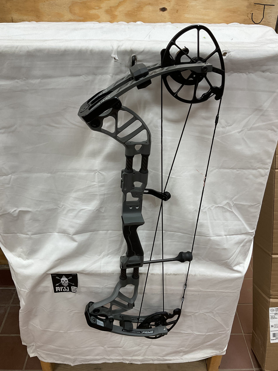 PRIME FORM 30 - RH/RECON GRAY/70 - PRMFRM30RG70- 12 - USED BOW!!!