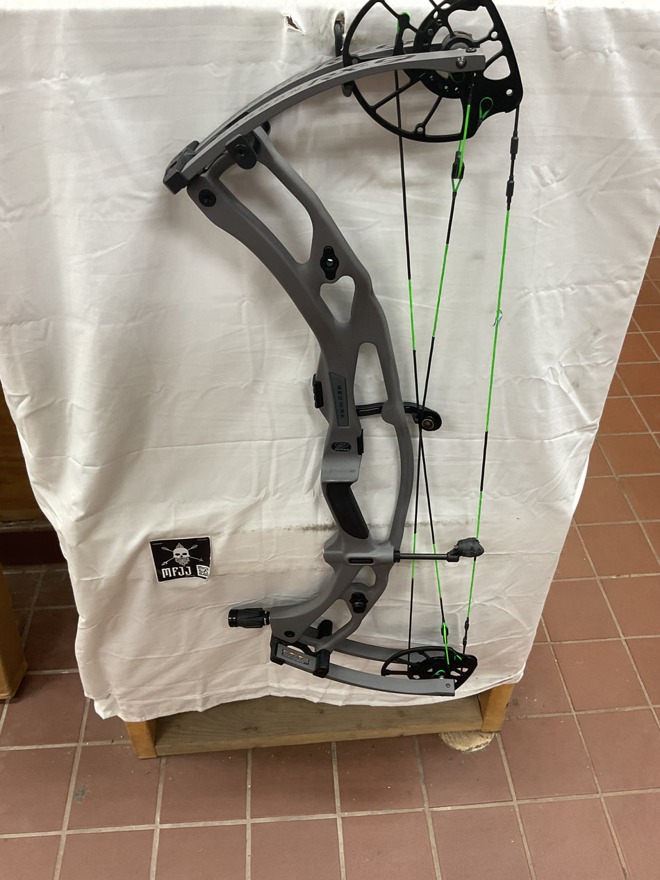 HOYT RX9 ULTRA - RH/Tombstone/70 - #HRX9UTS70 - 16 - USED BOW!!!