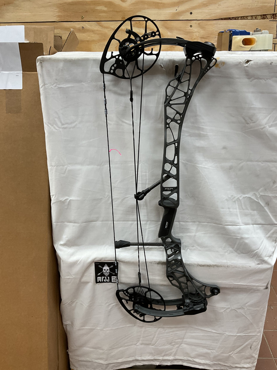 MATHEWS LIFT X 29.5 - RH/Shale/55-80# - #MLX29.5RHS5580-54-USED BOW!!!