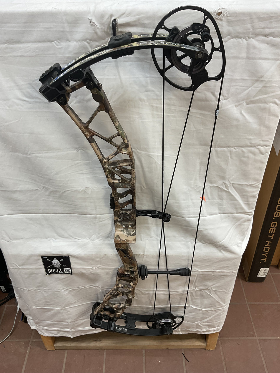 ELITE EXALT 35 - RH/FIRST LITE SPECTOR/65 - EE35RHFLS65- 8 - USED BOW!!!!!