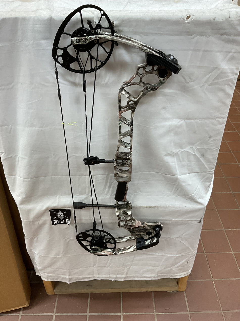 MATHEWS TRIAX - RH/LOST Camo/70# - MTRHLC70- 12- USED BOW!!!